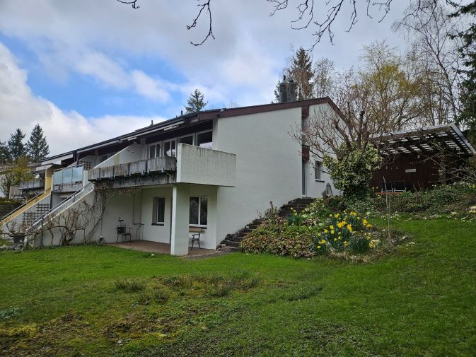Verkauft: 3 1/2 bzw. 4 1/2 Zimmer Eck-Reihenhaus mit Galerie und 2 Einstellhallenplätzen